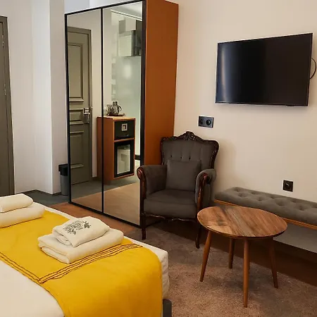 Aleksandr Pera Hotel