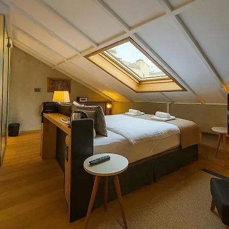 Aleksandr Pera Hotel