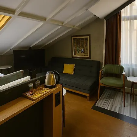 Aleksandr Pera Hotel