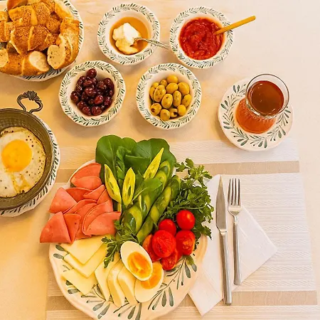 Aleksandr Pera Hotel 3*