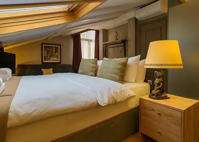 Aleksandr Pera Hotel 3*