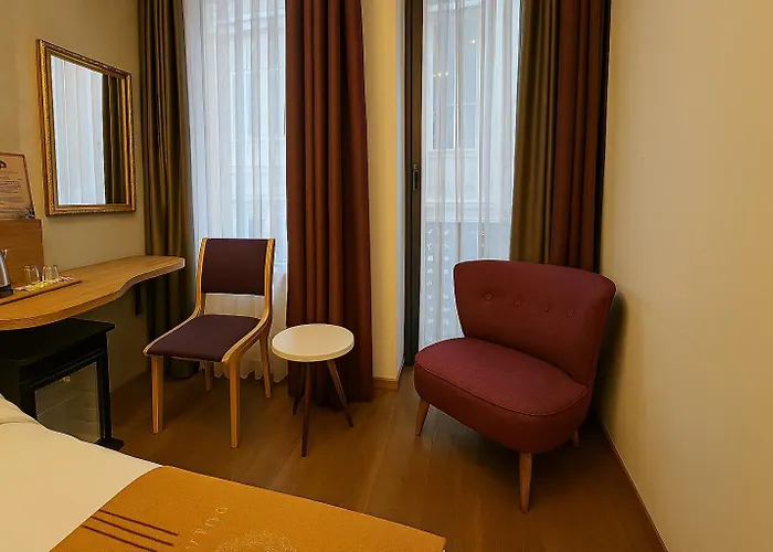 Aleksandr Pera Hotel 3*