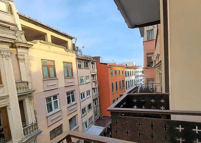 Aleksandr Pera Hotel 3*