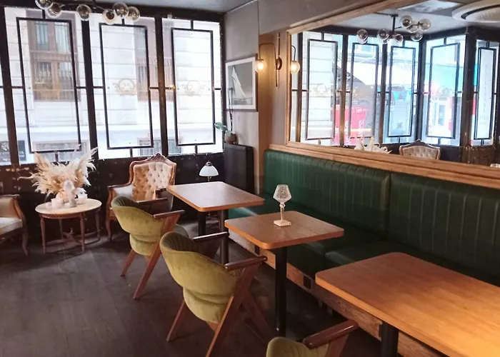 Aleksandr Pera Hotel