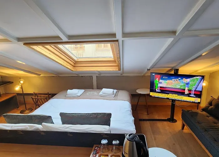 Aleksandr Pera Hotel