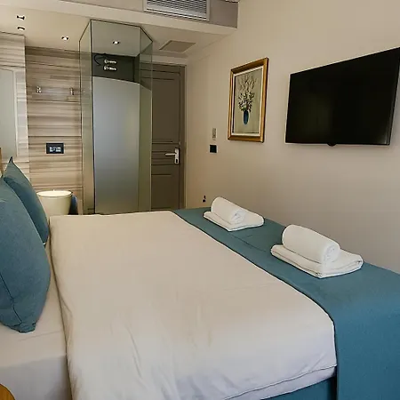 Aleksandr Pera Hotel Istanbul