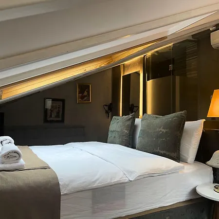 Aleksandr Pera Hotel 3*