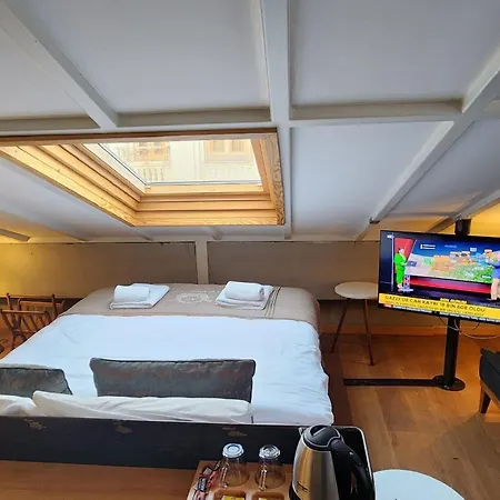 Aleksandr Pera Hotel