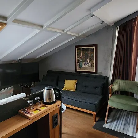 Aleksandr Pera Hotel Istanbul