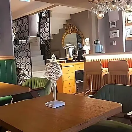 Aleksandr Pera Hotel Istanbul
