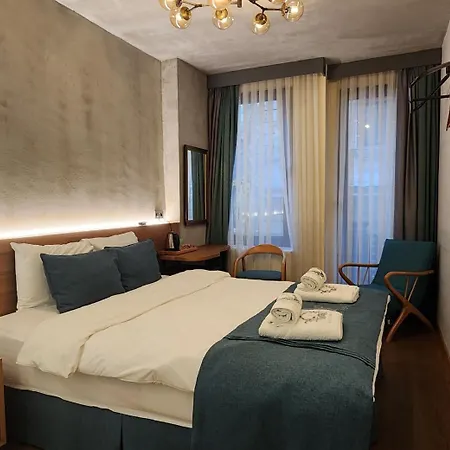 Aleksandr Pera 3*