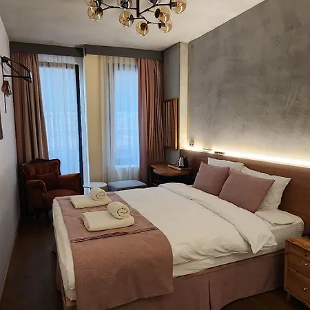 Szálloda Aleksandr Pera 3*