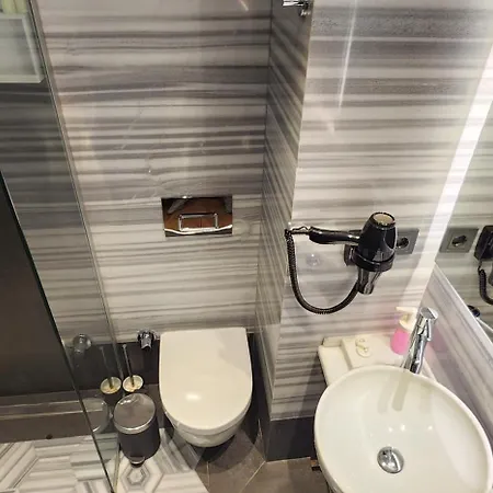 Aleksandr Pera Hotel 3*